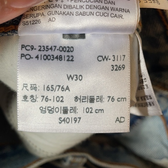 Levi’s Original Cut Off Short - Picture 8 of 11